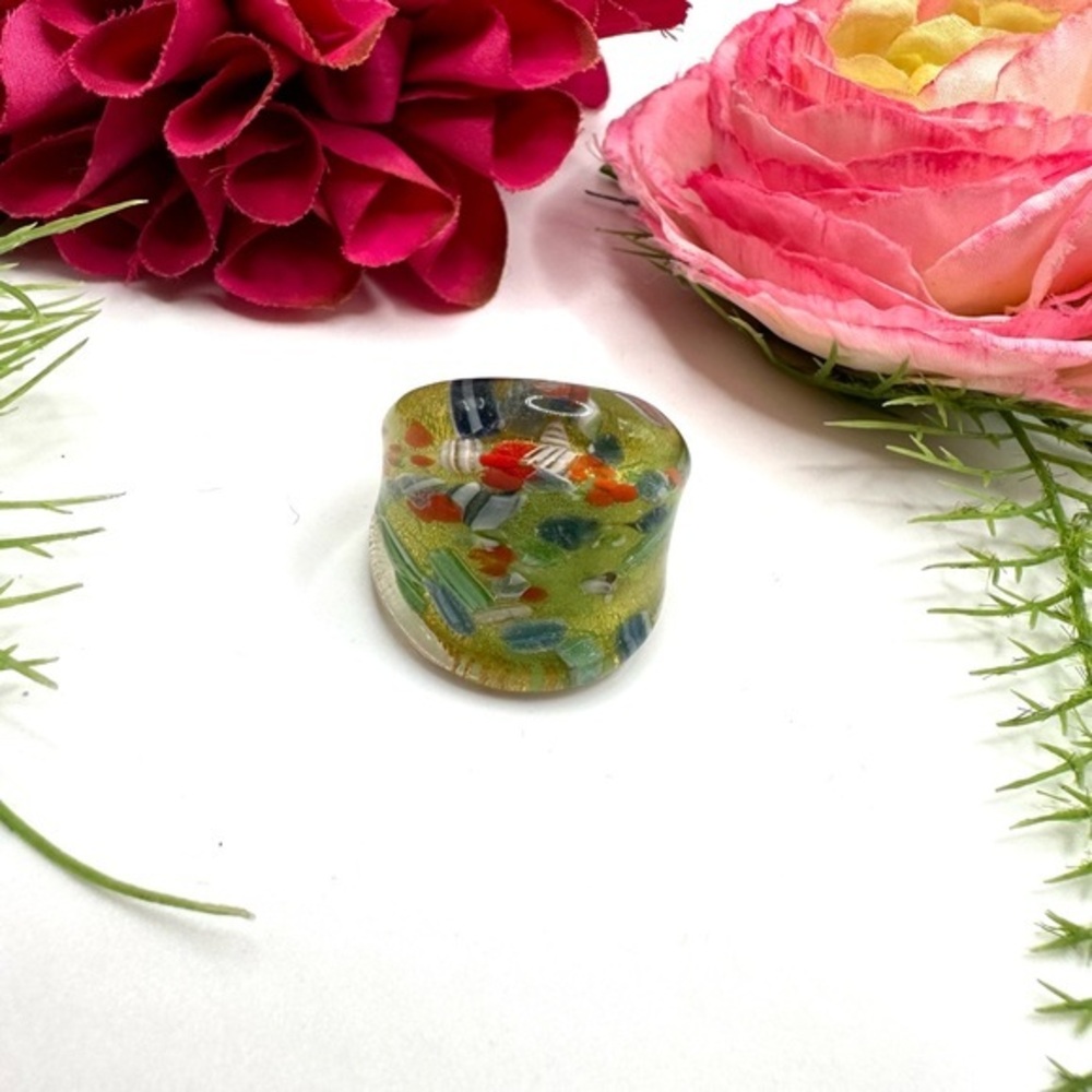 VINTAGE⚜️RETRO Chartreuse Colorful Spun Glass Ring